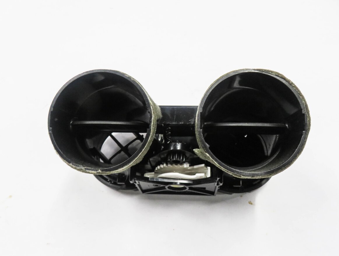 Thumbnail 6: 2007 RANGE ROVER SPORT (L320) REAR CENTER CONSOLE HEATER A/C AIR VENT