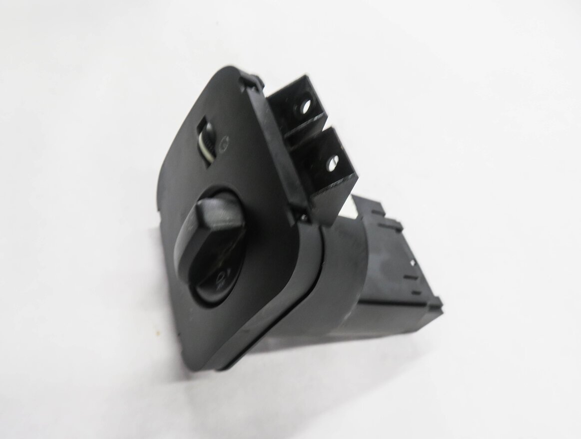 Thumbnail 4: 2005-2009 LAND ROVER LR3 / RANGE ROVER SPORT (L320) HEADLIGHT SWITCH