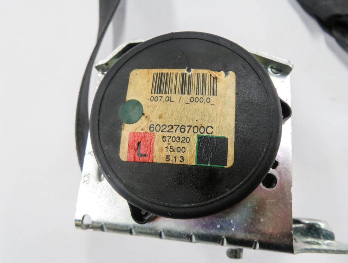 Thumbnail 6: 2006-2007 LR3 / RANGE ROVER SPORT (L320) LEFT DRIVER SEATBELT RETRACTOR (BLACK)