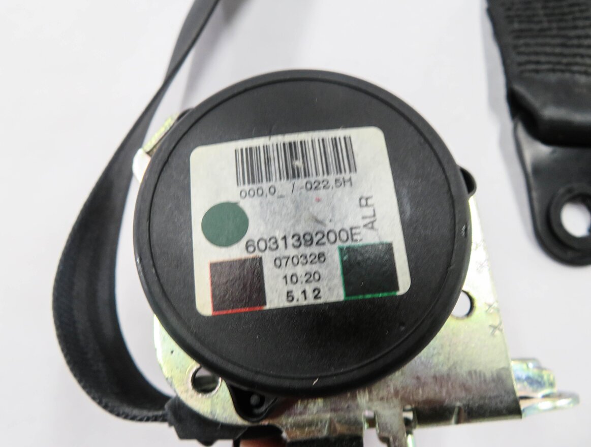 Thumbnail 6: 2007 RANGE ROVER SPORT (L320) 2nd ROW SEAT - CENTER SEATBELT RETRACTOR (BLACK)