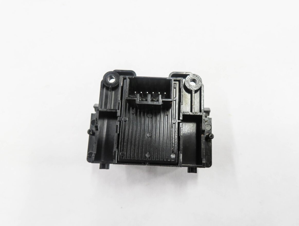 Thumbnail 6: 2007 RANGE ROVER SPORT (L320) PARKING BRAKE SWITCH BUTTON