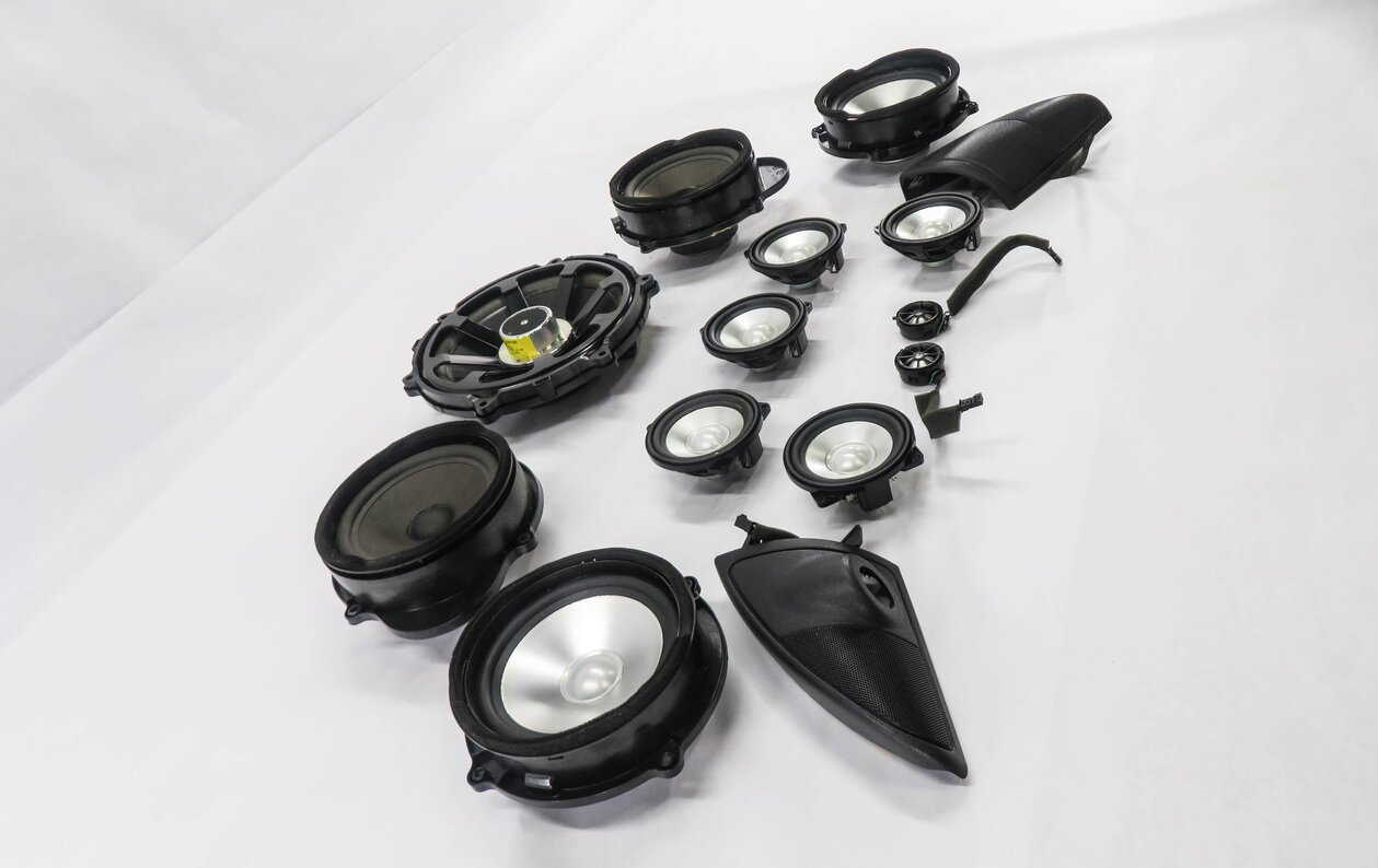 Thumbnail 4: 2007 RANGE ROVER SPORT (L320) RADIO STEREO LOGIC-7 AUDIO SUBWOOFER SPEAKER SET