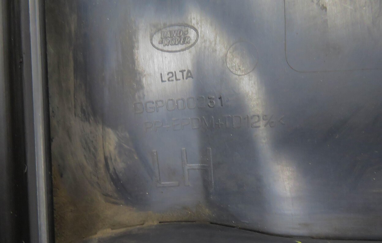 Thumbnail 8: 2007 RANGE ROVER SPORT (L320) LEFT REAR DOOR LOWER MOULDING RUNNER TRIM