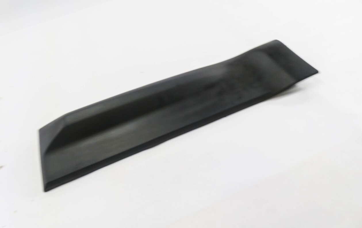 2007 RANGE ROVER SPORT (L320) RIGHT REAR DOOR LOWER MOULDING RUNNER TRIM