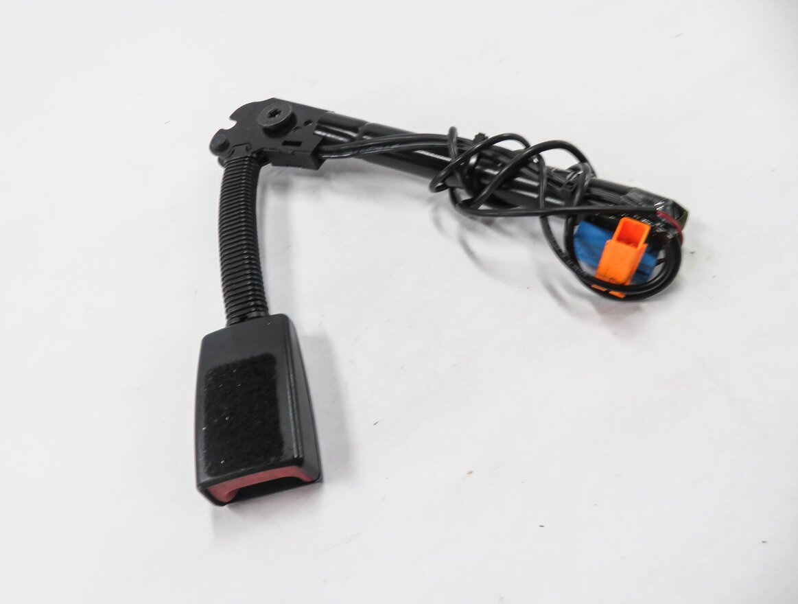 2006-2007 LR3 / RANGE ROVER SPORT (L320) RIGHT FRONT SEATBELT BUCKLE RECEIVER