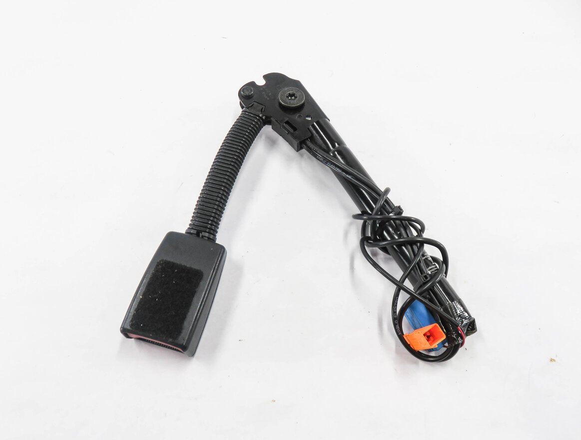 Thumbnail 2: 2006-2007 LR3 / RANGE ROVER SPORT (L320) RIGHT FRONT SEATBELT BUCKLE RECEIVER