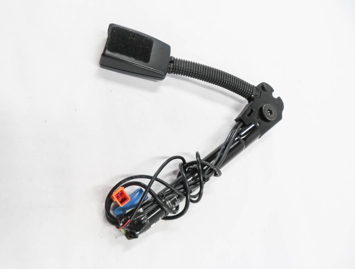 Thumbnail 4: 2006-2007 LR3 / RANGE ROVER SPORT (L320) RIGHT FRONT SEATBELT BUCKLE RECEIVER