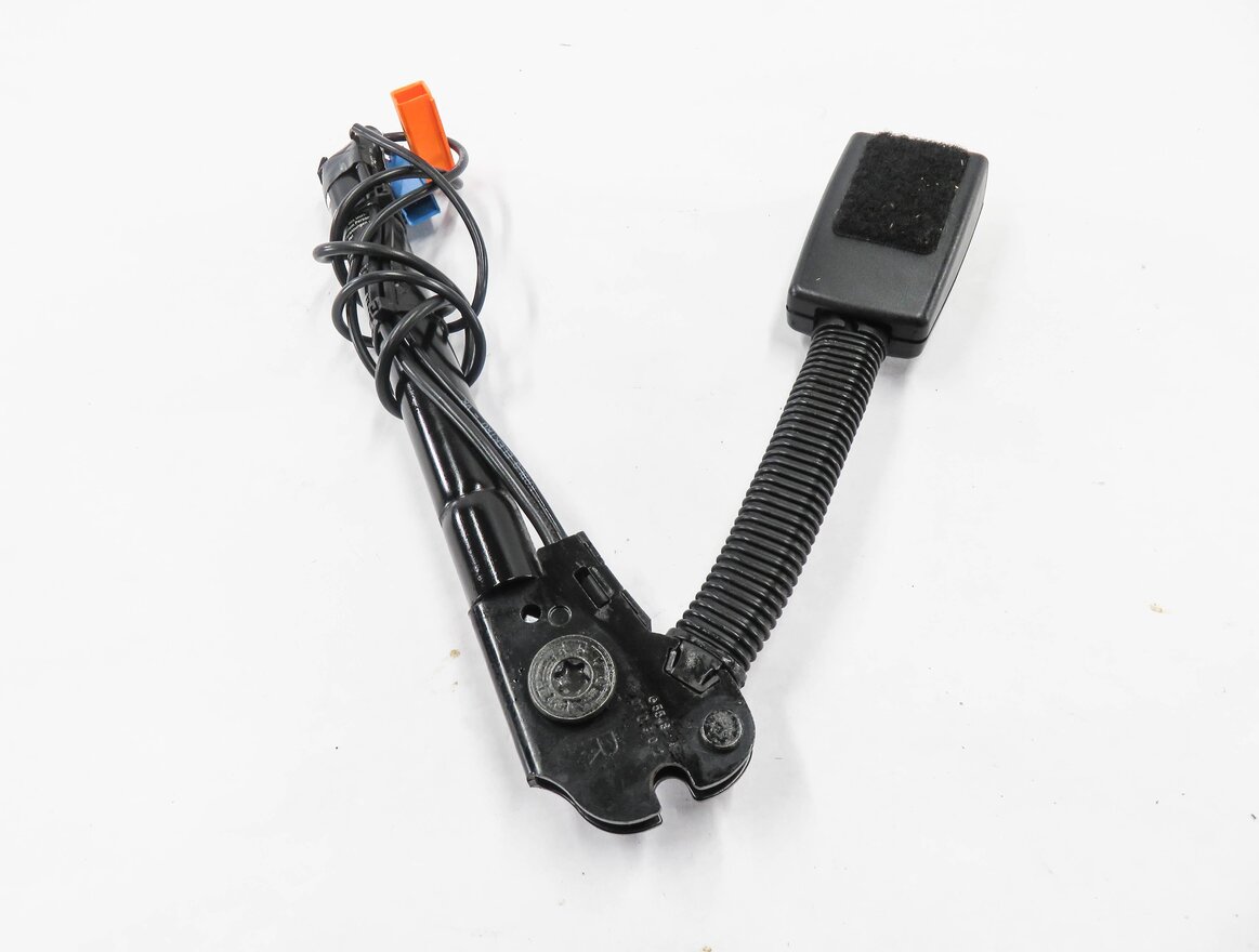 Thumbnail 5: 2006-2007 LR3 / RANGE ROVER SPORT (L320) RIGHT FRONT SEATBELT BUCKLE RECEIVER