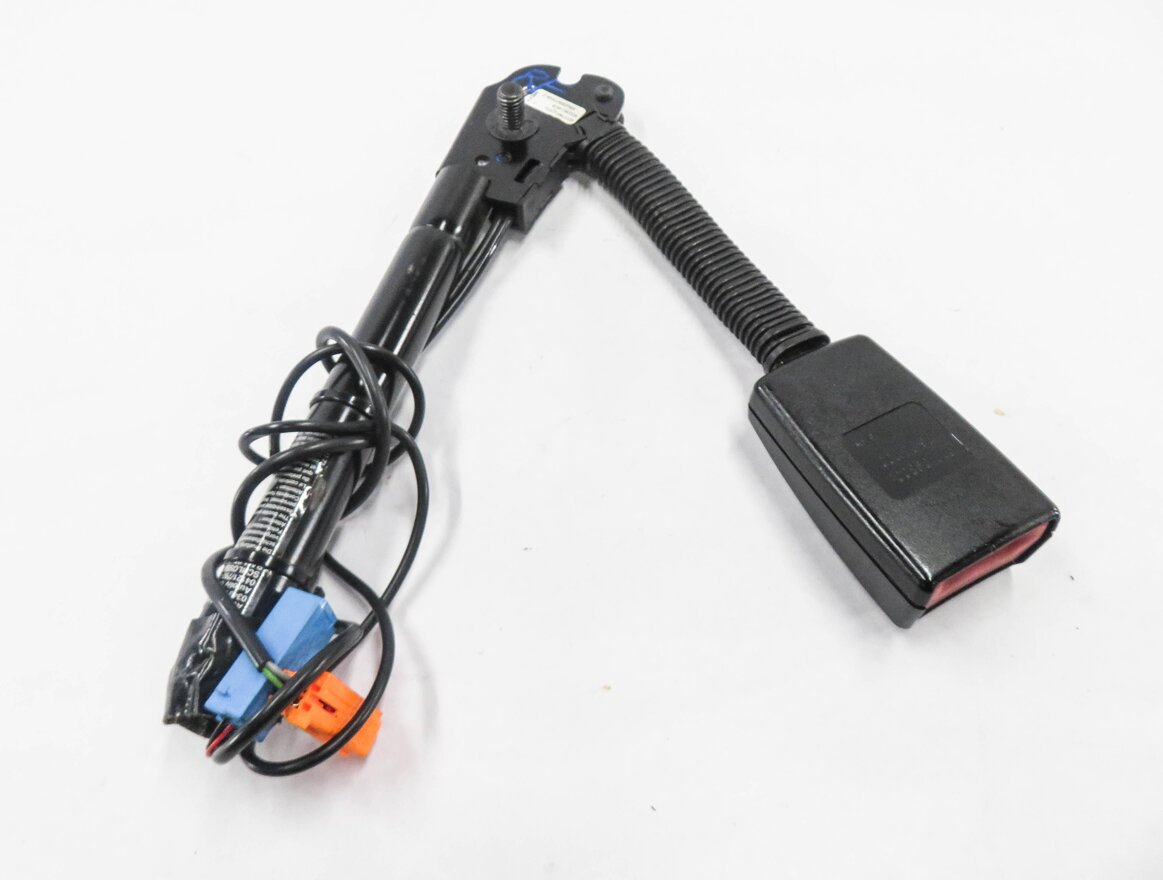 Thumbnail 6: 2006-2007 LR3 / RANGE ROVER SPORT (L320) RIGHT FRONT SEATBELT BUCKLE RECEIVER