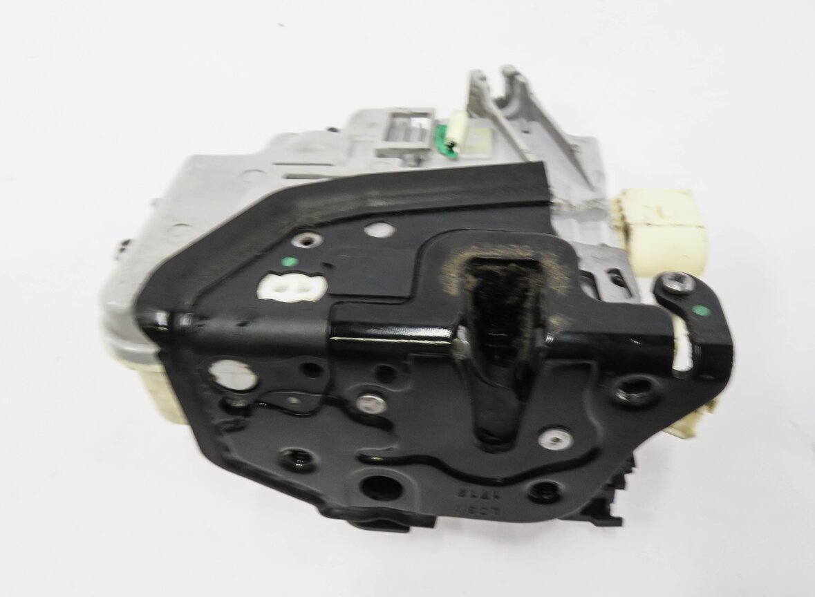 Thumbnail 6: 09-18 AUDI / PORSCHE - A4 A5 Q5 S4 TT CAYENNE PANAMERA TOURAEG DRIVER DOOR LATCH