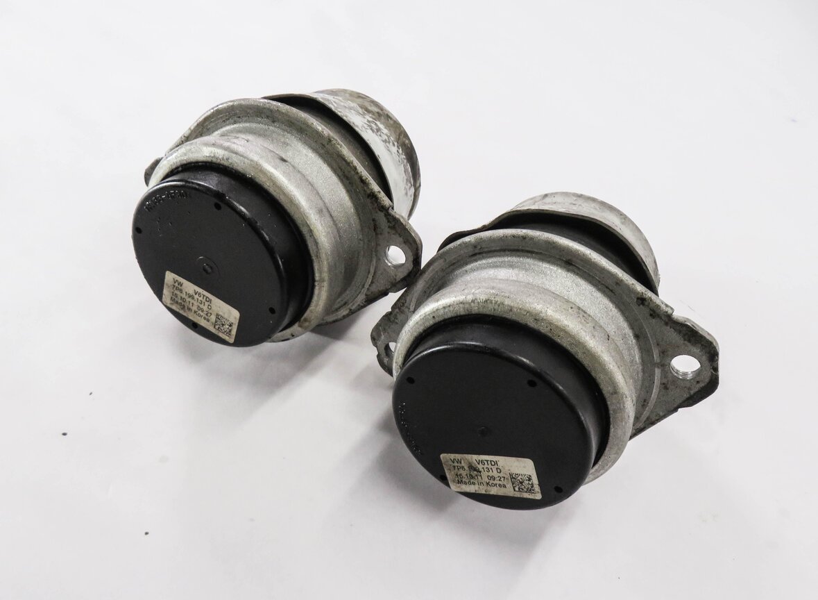 2013 PORSCHE CAYENNE (958) 3.0L DIESEL ENGINE - LEFT & RIGHT MOTOR MOUNT SET-2
