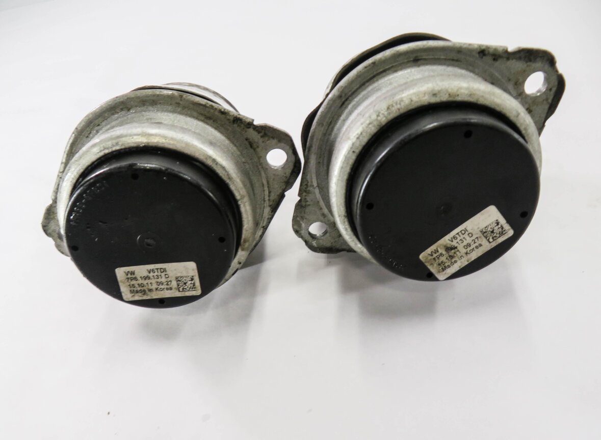 Thumbnail 2: 2013 PORSCHE CAYENNE (958) 3.0L DIESEL ENGINE - LEFT & RIGHT MOTOR MOUNT SET-2