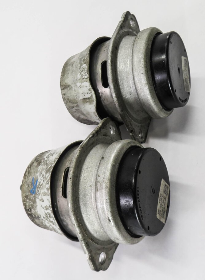 Thumbnail 3: 2013 PORSCHE CAYENNE (958) 3.0L DIESEL ENGINE - LEFT & RIGHT MOTOR MOUNT SET-2