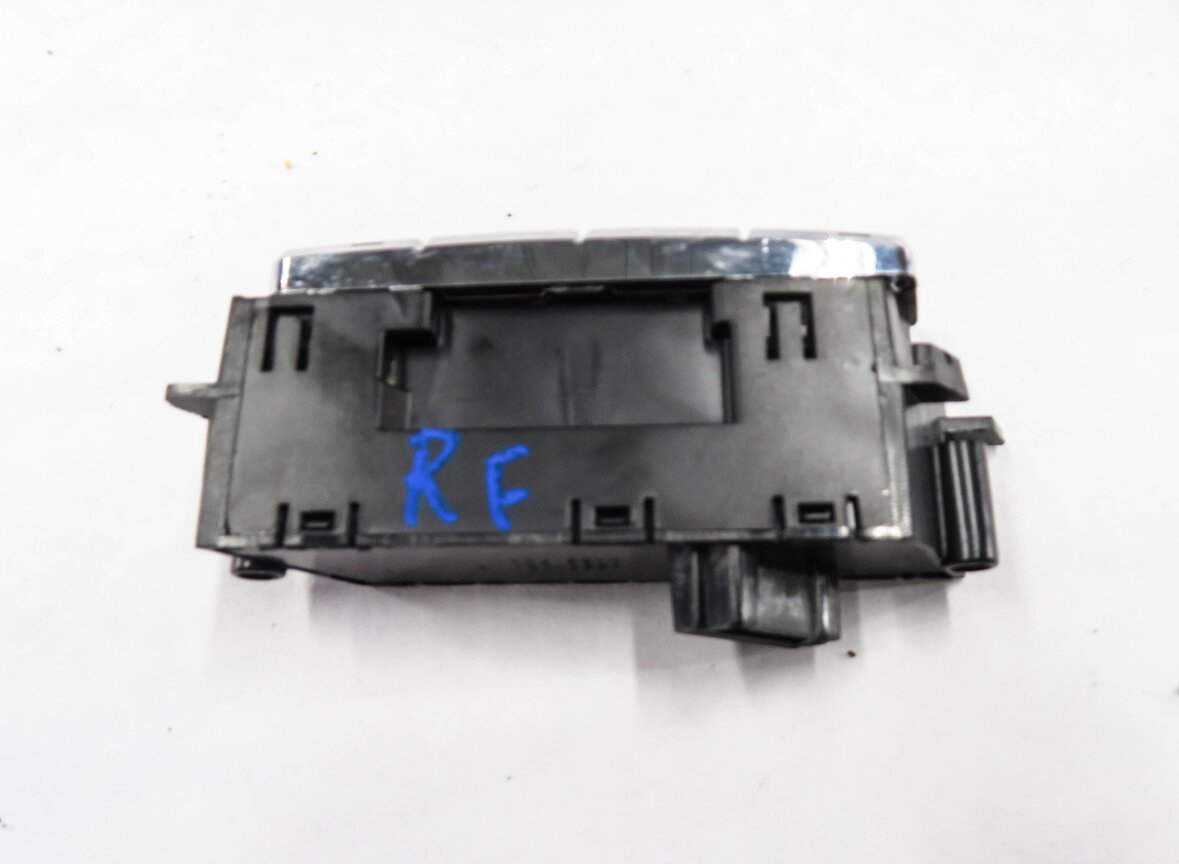 Thumbnail 6: 2013 PORSCHE CAYENNE (958) RIGHT FRONT PASSENGER MEMORY SEAT POSITION SWITCH