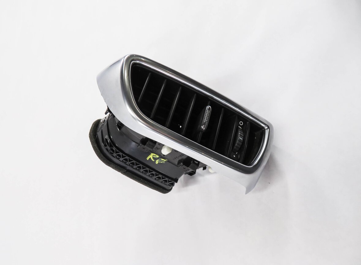 Thumbnail 3: 2013 PORSCHE CAYENNE (958) RIGHT SIDE OUTER DASH HEATER A/C AIR VENT