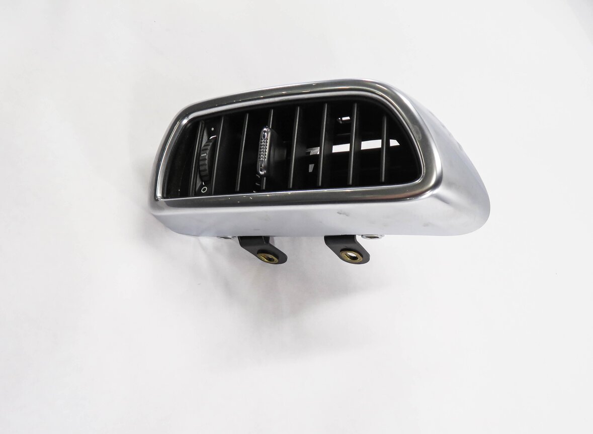Thumbnail 4: 2013 PORSCHE CAYENNE (958) RIGHT SIDE OUTER DASH HEATER A/C AIR VENT