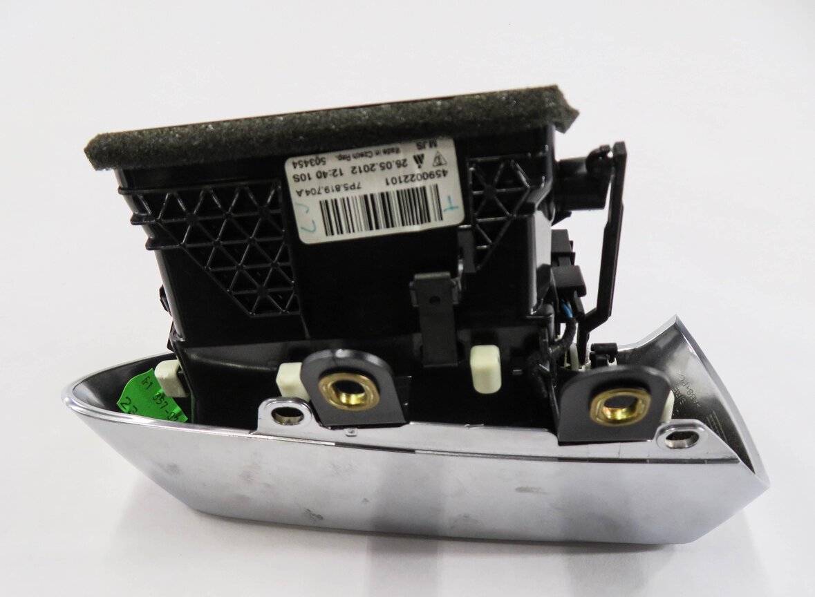 Thumbnail 6: 2013 PORSCHE CAYENNE (958) RIGHT SIDE OUTER DASH HEATER A/C AIR VENT