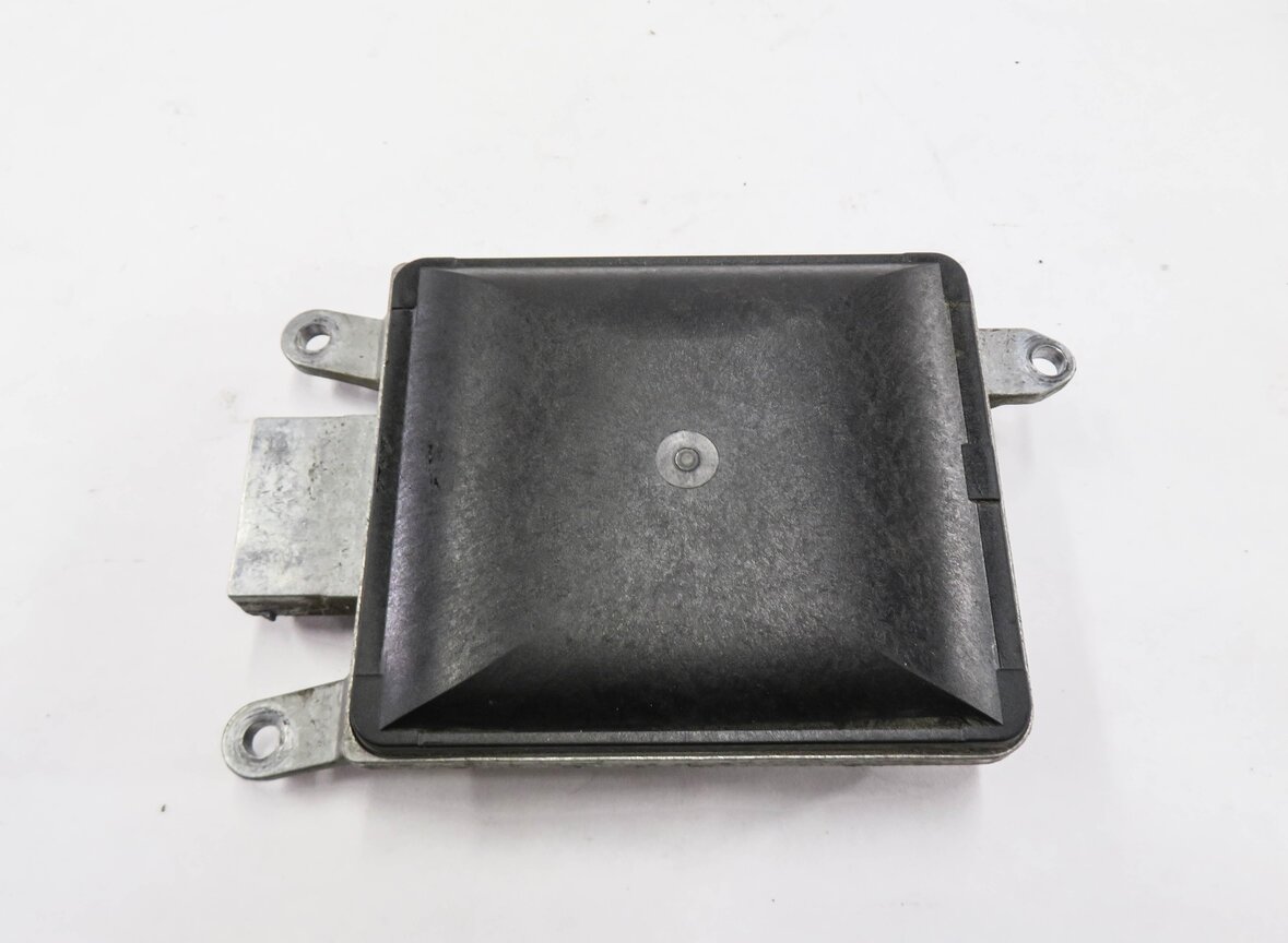 Thumbnail 2: 2011-2016 PORSCHE CAYENNE (958) RIGHT PASSENGER REAR BLIND SPOT RADAR MODULE