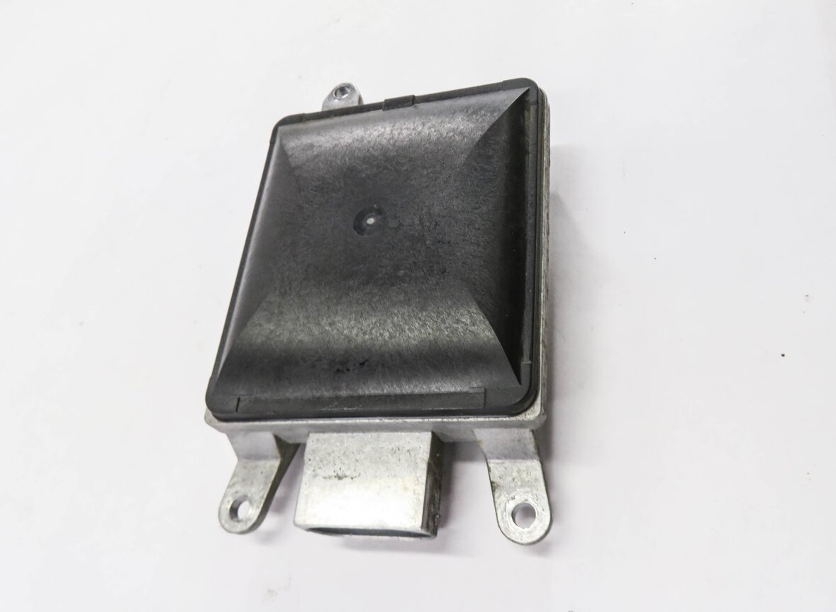 Thumbnail 3: 2011-2016 PORSCHE CAYENNE (958) RIGHT PASSENGER REAR BLIND SPOT RADAR MODULE