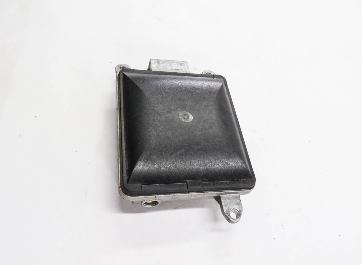 Thumbnail 4: 2011-2016 PORSCHE CAYENNE (958) RIGHT PASSENGER REAR BLIND SPOT RADAR MODULE