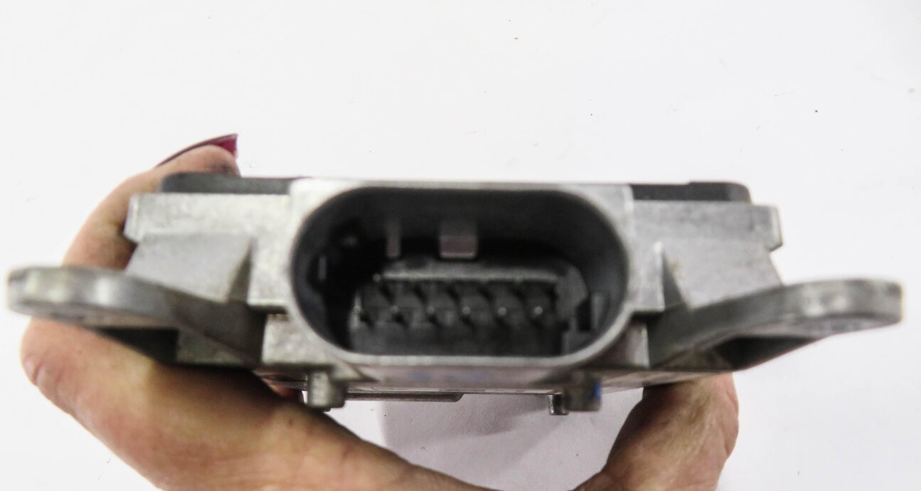 Thumbnail 7: 2011-2016 PORSCHE CAYENNE (958) RIGHT PASSENGER REAR BLIND SPOT RADAR MODULE