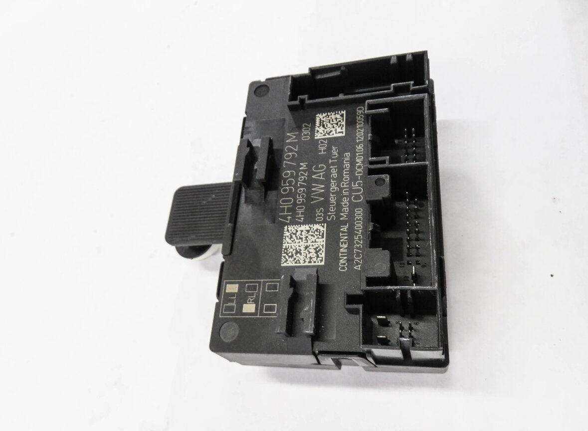 Thumbnail 3: 2013 PORSCHE CAYENNE (958) RIGHT FRONT PASSENGER DOOR CONTROL MODULE