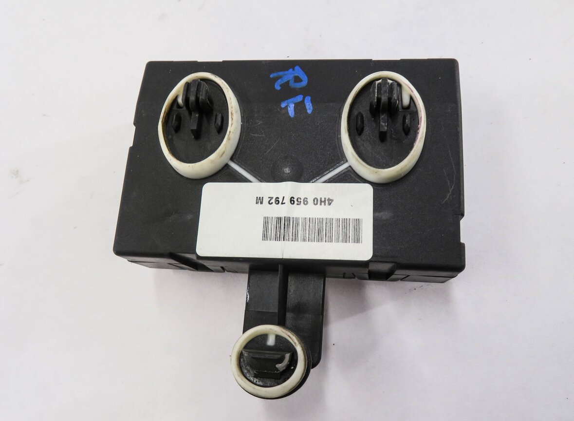 Thumbnail 6: 2013 PORSCHE CAYENNE (958) RIGHT FRONT PASSENGER DOOR CONTROL MODULE