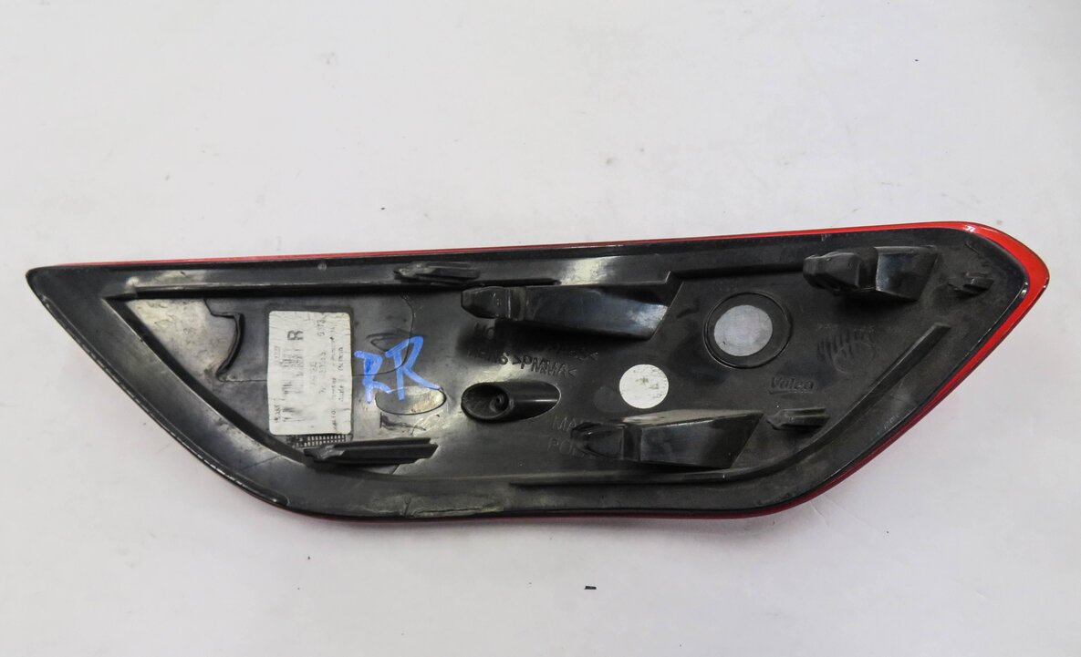 Thumbnail 6: 2013 PORSCHE CAYENNE (958) RIGHT PASSENGER REAR BUMPER REFLECTOR