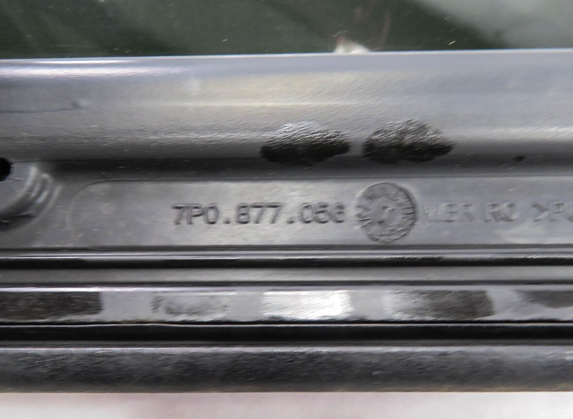 Thumbnail 7: 2011-2018 PORSCHE CAYENNE (958) PANORAMIC SUNROOF GLASS WINDOW (REAR)