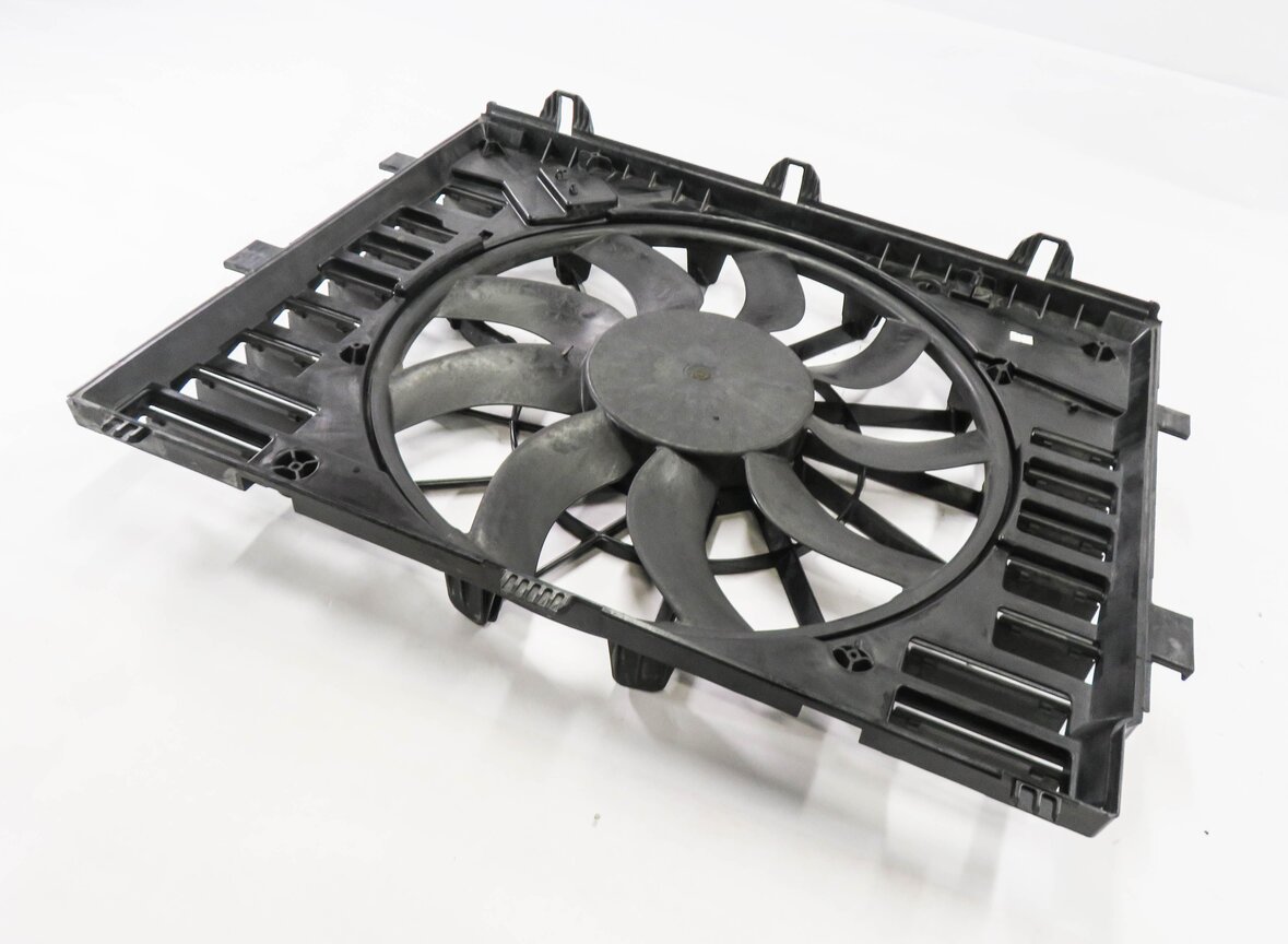 2011-2018 PORSCHE CAYENNE (958) 3.0L DIESEL / 4.8L ENGINE - RADIATOR COOLING FAN