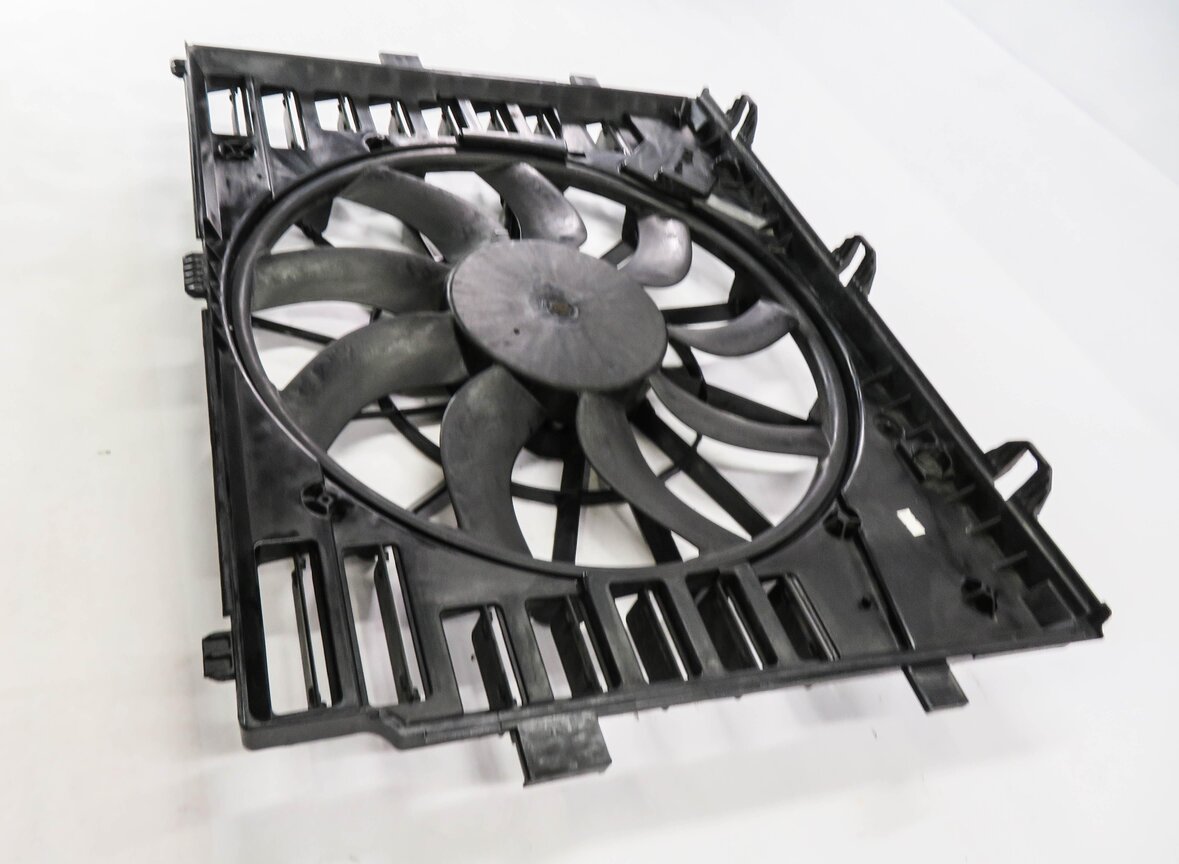 Thumbnail 4: 2011-2018 PORSCHE CAYENNE (958) 3.0L DIESEL / 4.8L ENGINE - RADIATOR COOLING FAN