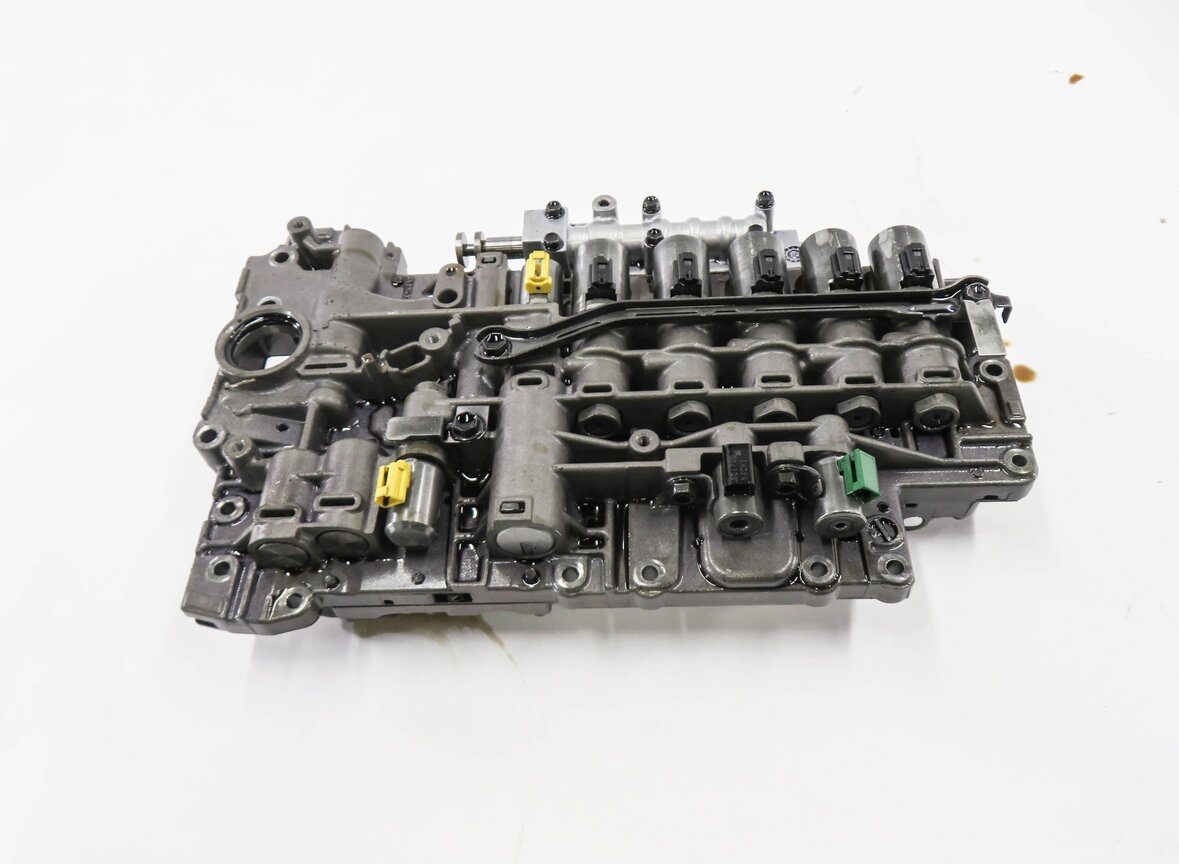 Thumbnail 4: 2011-2018 PORSCHE CAYENNE (958) S / GTS / BASE - TRANSMISSION VALVE BODY