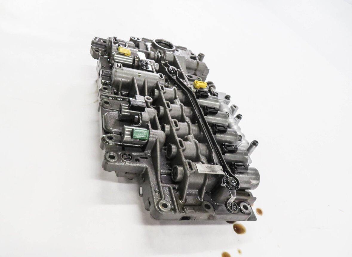 Thumbnail 5: 2011-2018 PORSCHE CAYENNE (958) S / GTS / BASE - TRANSMISSION VALVE BODY