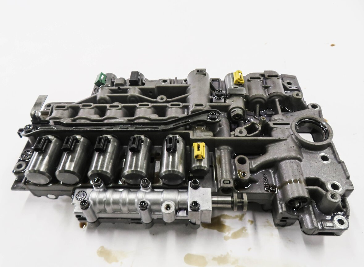 Thumbnail 7: 2011-2018 PORSCHE CAYENNE (958) S / GTS / BASE - TRANSMISSION VALVE BODY