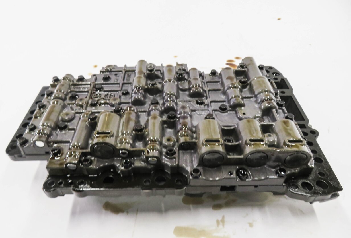 Thumbnail 9: 2011-2018 PORSCHE CAYENNE (958) S / GTS / BASE - TRANSMISSION VALVE BODY