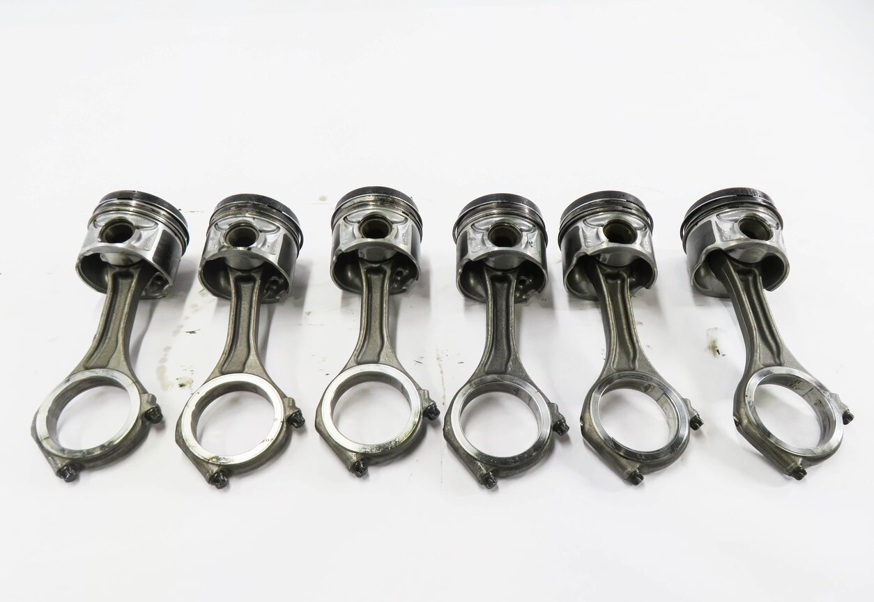 Thumbnail 6: 2013-2016 PORSCHE CAYENNE (958) 3.0L MCN.RB DIESEL ENGINE - PISTON SET-6