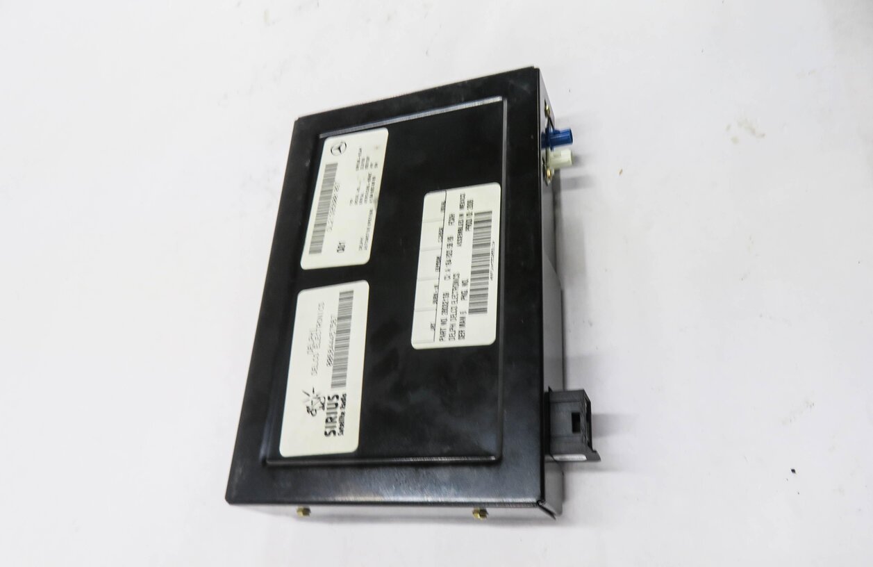 Thumbnail 3: 06-07 MERCEDEES ML320 ML350 R320 R350 (W164 W251) SIRUIS SATELLITE RADIO MODULE
