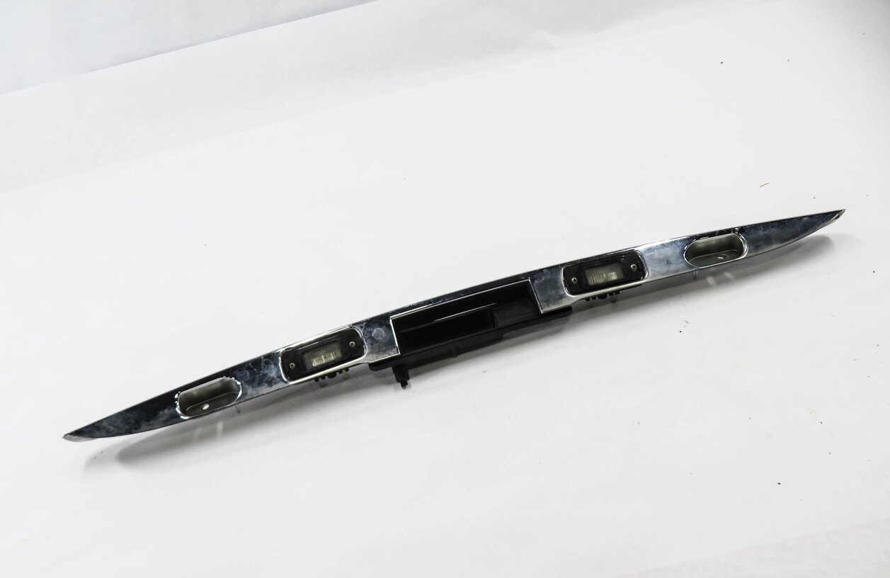 2006 MERCEDES BENZ ML350 (W164) REAR TRUNK HANDLE w/ LICENSE PLATE LIGHTS