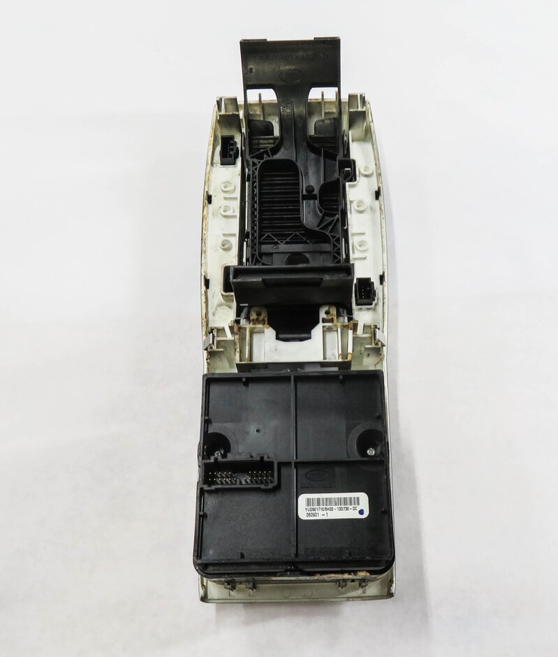 Thumbnail 4: 2007 RANGE ROVER SPORT (L320) GEAR SHIFTER TRIM w/ TERRAIN CONTROL SWITCH BUTTON