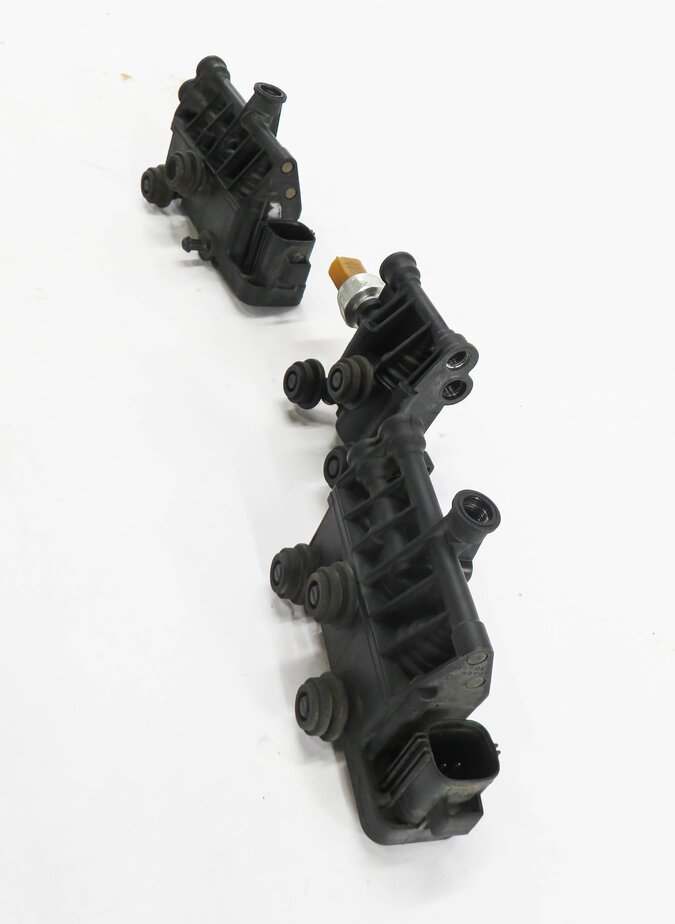 Thumbnail 4: 2007 RANGE ROVER SPORT (L320) FRONT & REAR AIR SUSPENSION VALVE BLOCK SET-3