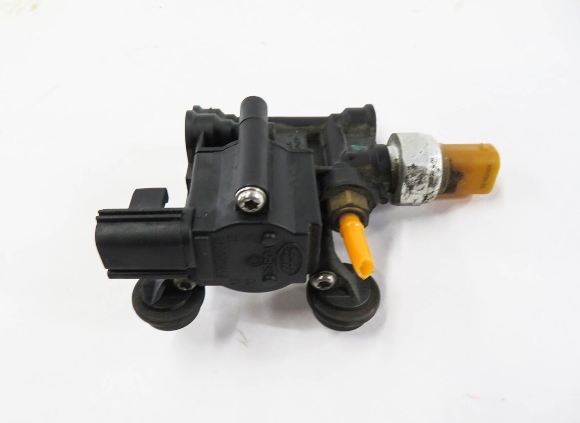 Thumbnail 8: 2007 RANGE ROVER SPORT (L320) FRONT & REAR AIR SUSPENSION VALVE BLOCK SET-3
