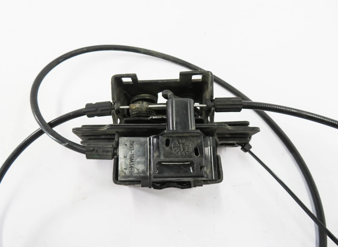 Thumbnail 5: 2007 RANGE ROVER SPORT (L320) FRONT LEFT & RIGHT LOWER HOOD LATCH SET w/ CABLE