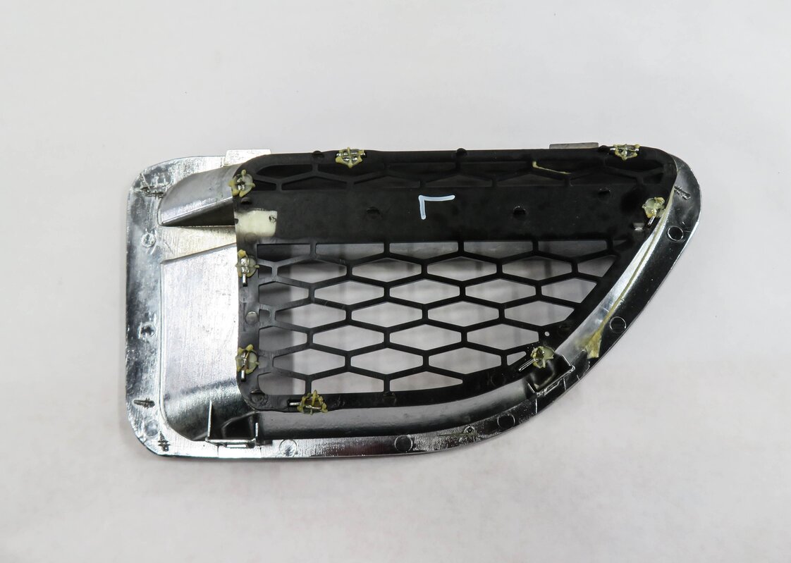 Thumbnail 4: 2007 RANGE ROVER SPORT (L320) LEFT FRONT DRIVER FENDER VENT GRILLE TRIM (CHROME)