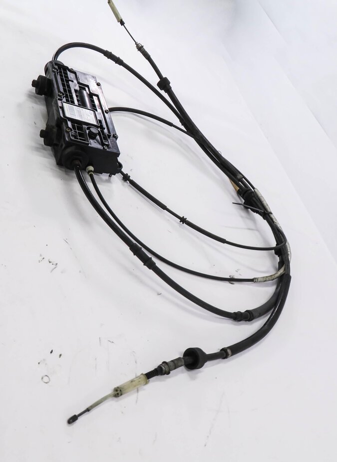 Thumbnail 4: 2007 RANGE ROVER SPORT (L320) EMERGENCY PARKING BRAKE ACTUATOR w/ CABLES