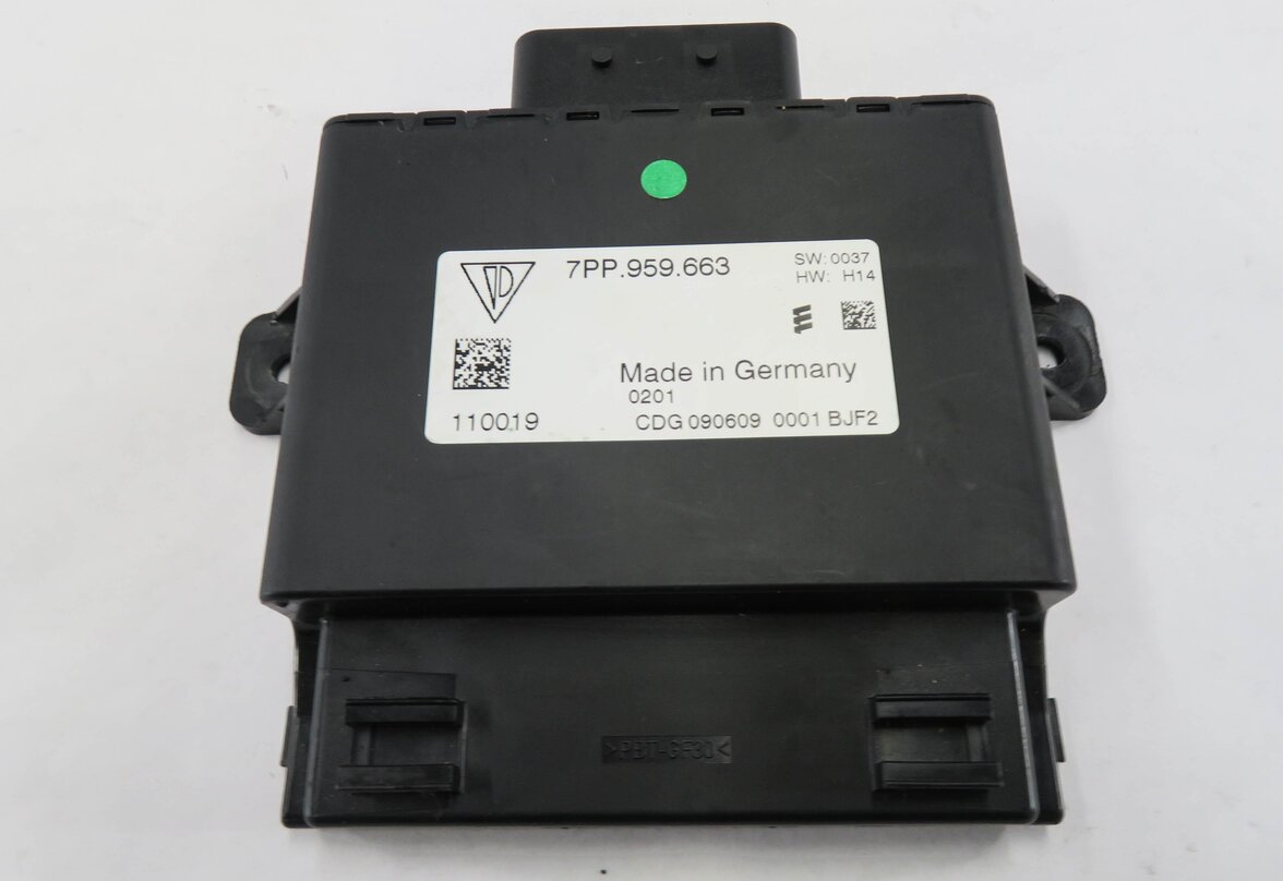 Thumbnail 2: 2010 PORSCHE PANAMERA (970 G1) VOLTAGE CONVERTER CONTROL MODULE
