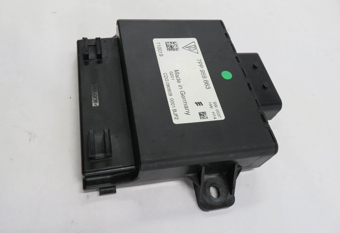 Thumbnail 4: 2010 PORSCHE PANAMERA (970 G1) VOLTAGE CONVERTER CONTROL MODULE