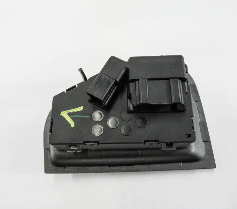 Thumbnail 5: 2010 PORSCHE PANAMERA (970) LEFT FRONT DRIVER SEAT ADJUSTMENT SWITCH