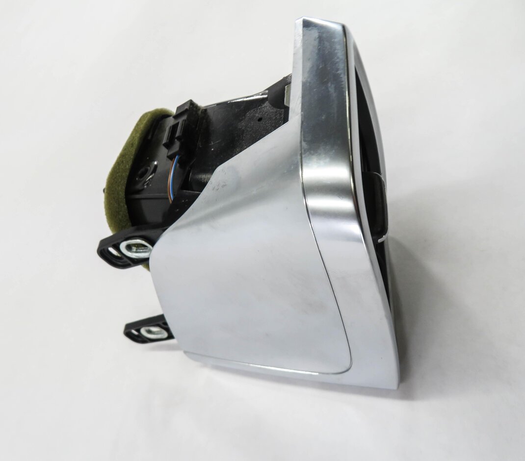 Thumbnail 3: 2010 PORSCHE PANAMERA (970) RIGHT FRONT PASSENGER HEATER AIR VENT (OUTER DASH)