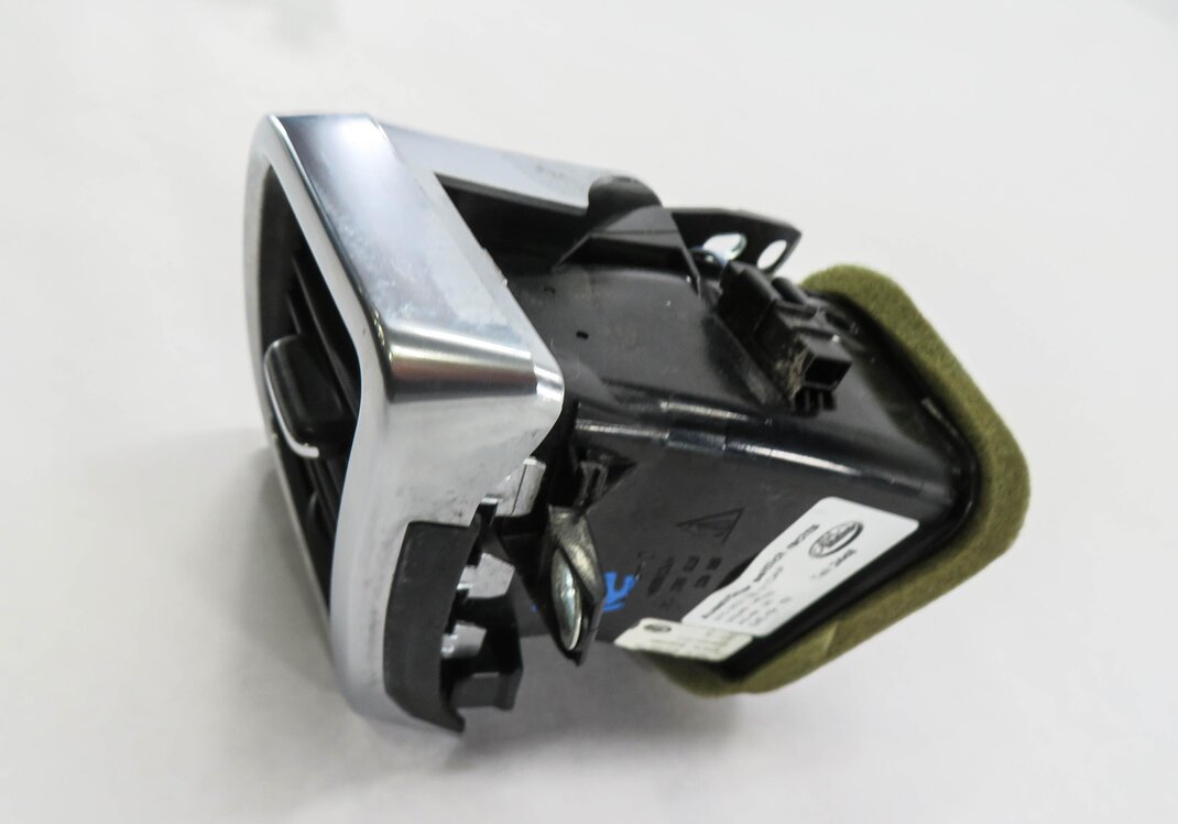 Thumbnail 4: 2010 PORSCHE PANAMERA (970) RIGHT FRONT PASSENGER HEATER AIR VENT (OUTER DASH)