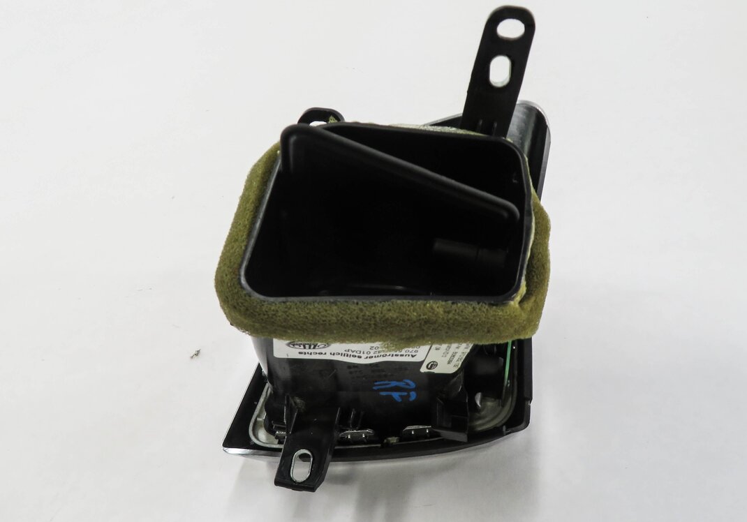 Thumbnail 6: 2010 PORSCHE PANAMERA (970) RIGHT FRONT PASSENGER HEATER AIR VENT (OUTER DASH)